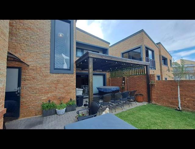4 BEDROOM HOUSE FOR SALE IN JONGENSFONTEIN